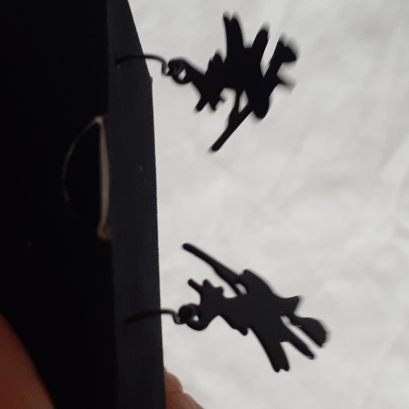 Avon Halloween motif witch earrings - Picture 2 of 3